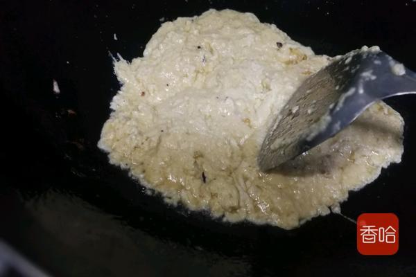 豆腐和鸡蛋这新吃法，炒一锅米饭不够吃，三两下就做好