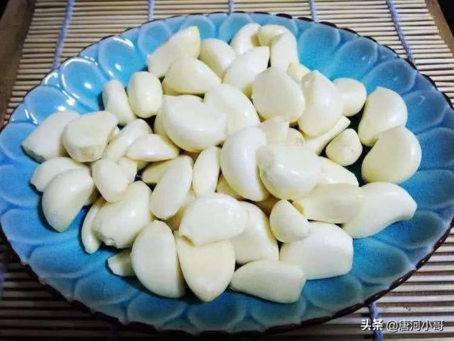 你的育儿经■吃了30年的大蒜，才知道大蒜上有个小“机关”，三秒就剥好