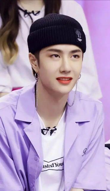 一博发博说了看一下谁在过节，我看是他自己在过六一偷笑！|fun娱乐