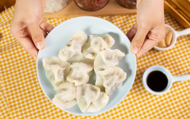 这4种馅的饺子，真太好吃，尤其是第一个，什么都不蘸就超好吃