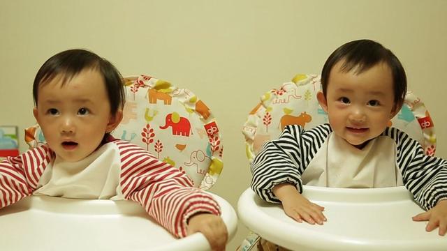 「超级宝妈」护士产房外“报喜”，宝爸听后拔腿就“跑”？网友：是我也得跑