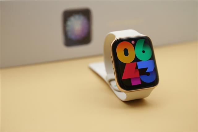 环球网■双系统+闪充续航耐造！OPPO Watch评测：最美安卓表面面俱到