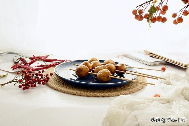 街摊上很受欢迎的咖喱鱼丸，在家也能做，真的很简单，比烧烤好吃