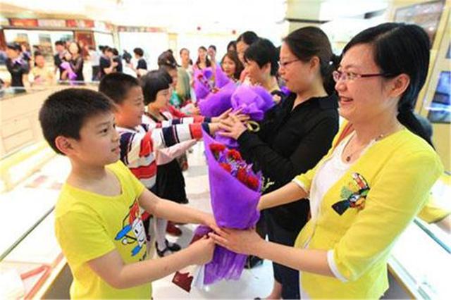 你的育儿经▲若孩子愿意在母亲节做“这3件事”，说明他很爱你，妈妈有福气