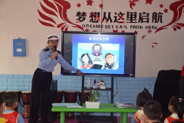 安全港|靖远交警为幼儿讲解交通安全