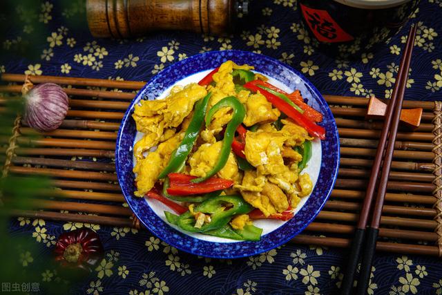 农家一碗香，鸡蛋辣椒炒肉，味道超鲜香，香辣开胃的美味家常菜