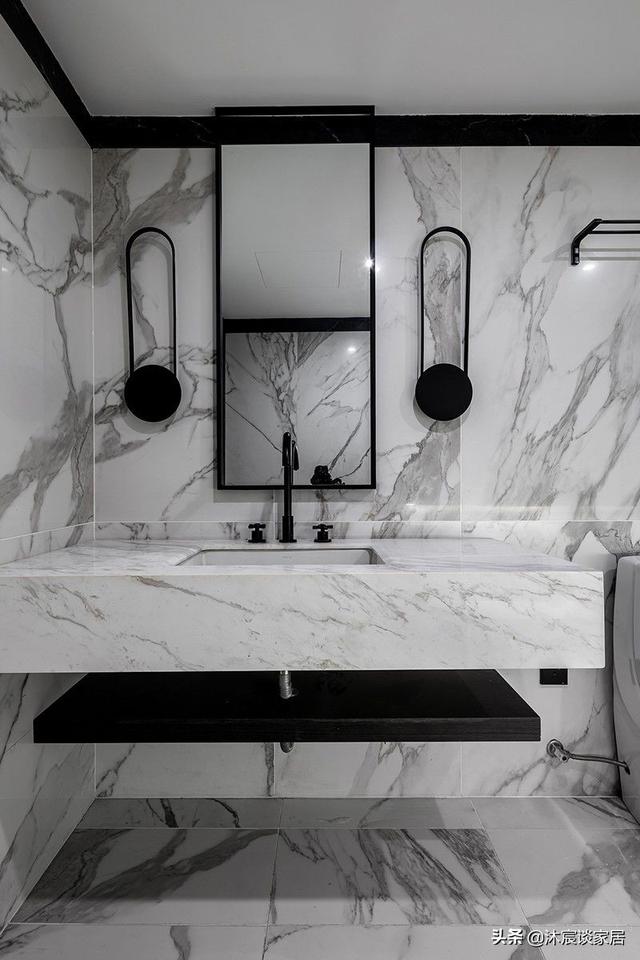 夫妻俩二次装修一切从简，吸取教训新家以灰色为主，室内简洁清爽