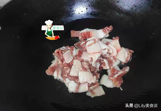 入冬后，最馋这道菜，比回锅肉还香，每回炒一盘，一锅米饭不够吃