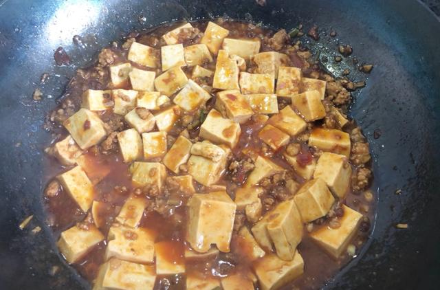 麻婆豆腐在家这么做，麻辣鲜香，不愧为下饭界“扛把子”