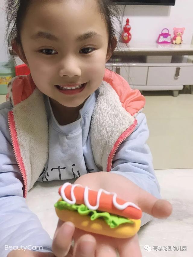 超级宝妈■春风送暖 党徽闪耀——送文明“送给父母的礼物”