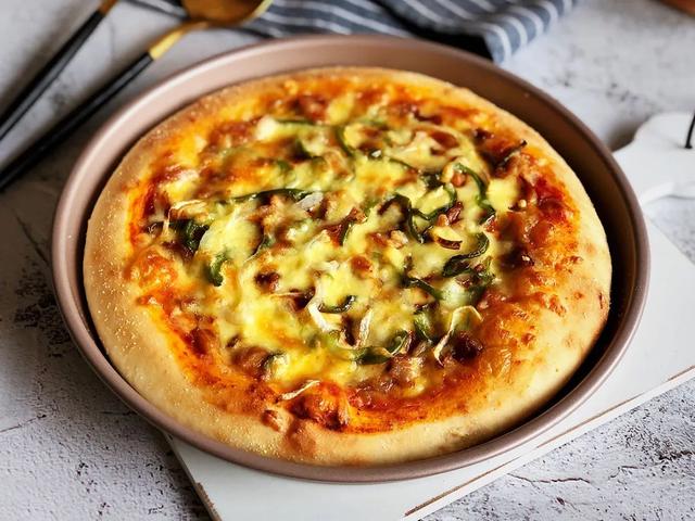 自制家庭版披萨，真材实料，好吃又健康！一点不比餐厅卖的差