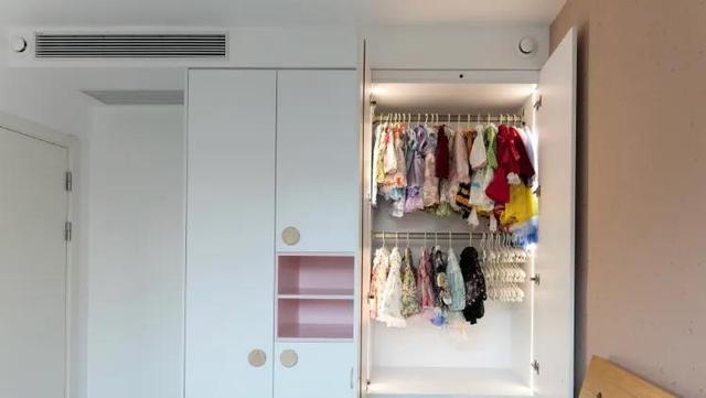 难怪“刷大白”又火了，学她家这样搭配，透着骨子里的高级感！