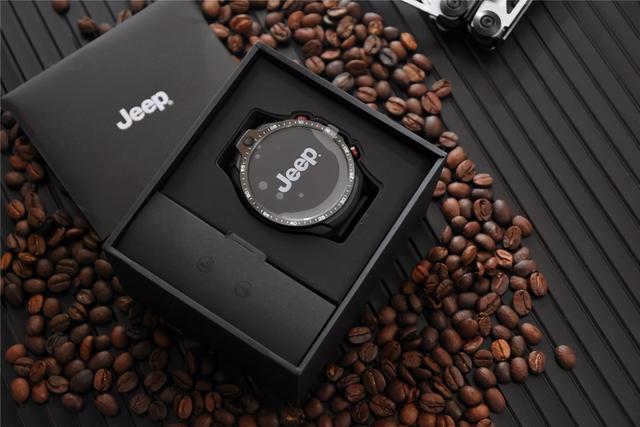 支持语音通话，能安装APP，双向拍照，Jeep智能运动手表