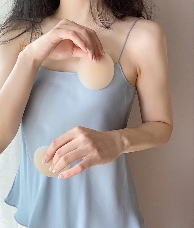 女生的夏季"小秘密":胸贴太闷,无痕裤不隐形,你知道几