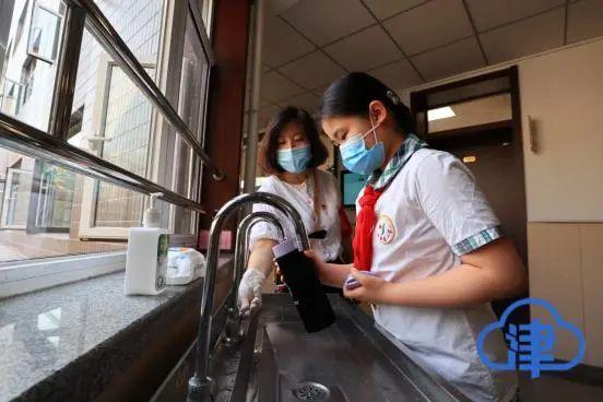 光明网|天津萌娃复课啦！来看今天小学、幼儿园现场图