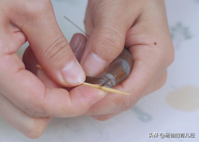 孩子爱吃的虾仁口蘑炒面，简单营养，鲜香味美，解馋的代餐主食