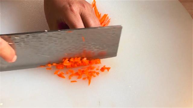 家常蔬菜早餐饼做法，柔软不发硬，营养丰富，老人孩子都爱吃