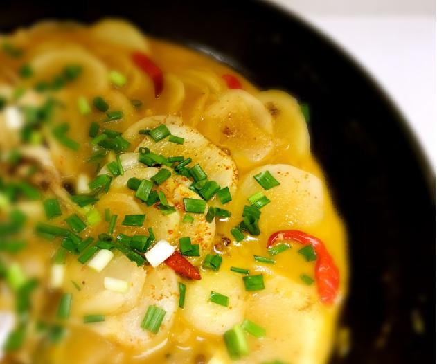 小雪后，白萝卜和它是绝配，焖15分钟就好，应季而食温暖过冬