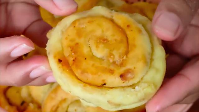 燕麦这样做太好吃了，往里面加3个鸡蛋，比油条好吃，比馅饼简单
