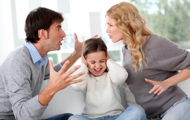 【超级宝妈】夫妻吵架鸡飞狗跳，孩子反应迟钝，妈妈求助老师，老师：别再吵了