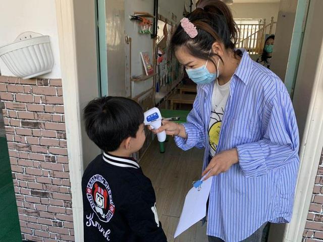 『超级宝妈』谢塘镇中心幼儿园开展疫情防控应急演练