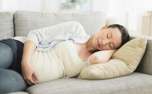 超级宝妈▲总缺觉对胎儿影响大，要想孕晚期也睡得香香，准妈妈要做到这几点