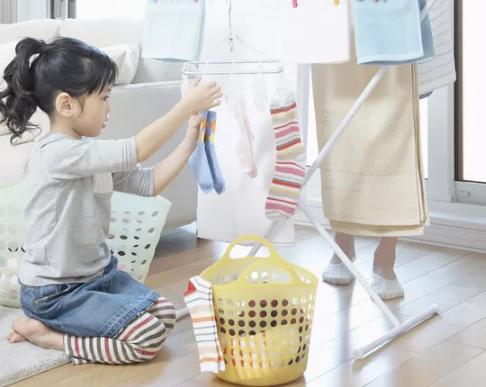 记录女儿第一次煎蛋，却拍下翻车现场，这道“煎鸡蛋壳”非常正宗