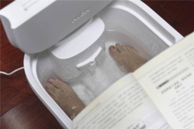 智能冲浪从脚开始！秋冬给父母一个呵护，小米有品高颜值泡脚体验