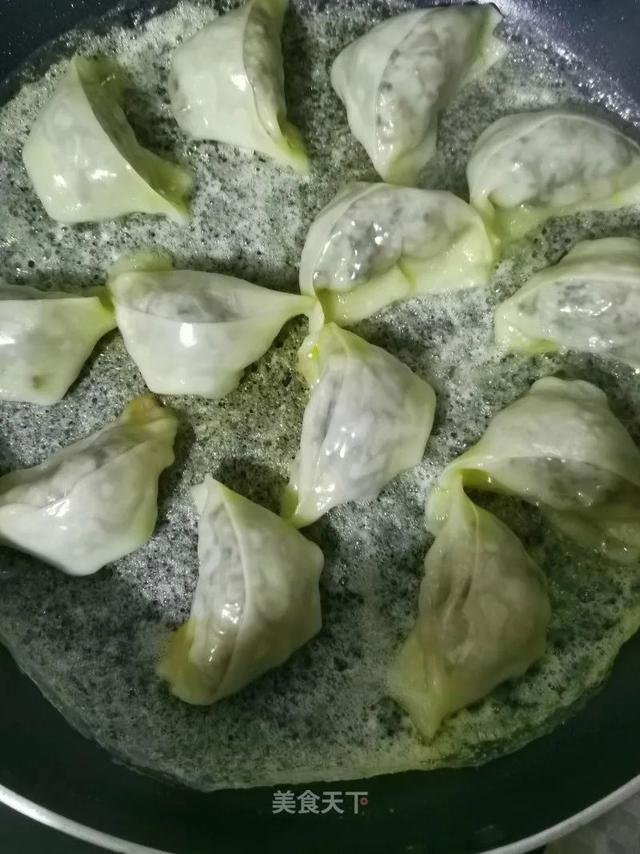 蕾丝冰花煎馄饨：鲜香酥脆，好吃又好看