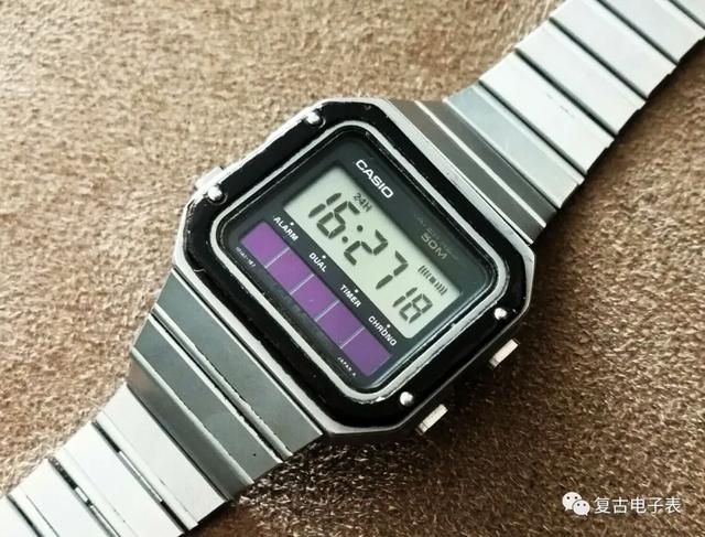 黑白电视风格的太阳能全金属方块——CASIO WS83