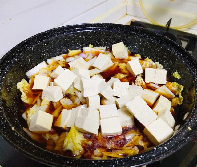 降温了，给家人炖一锅这道菜，便宜又好吃，吃完浑身热乎