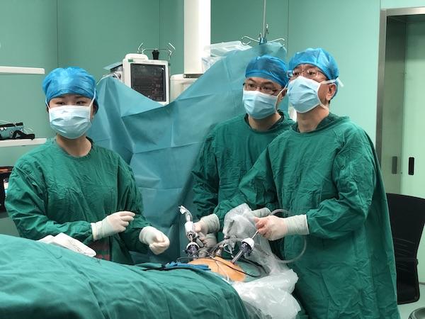 结石|男子每天灌4瓶啤酒欲化结石，结果养成“大鹅蛋”险丢肾