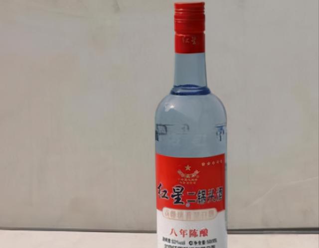 中国最烈白酒榜单出炉，第一名人号称“半杯倒”，一杯就见周公