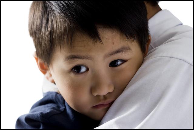 #你的育儿经#孩子被欺负了找你哭诉,你该怎么做?