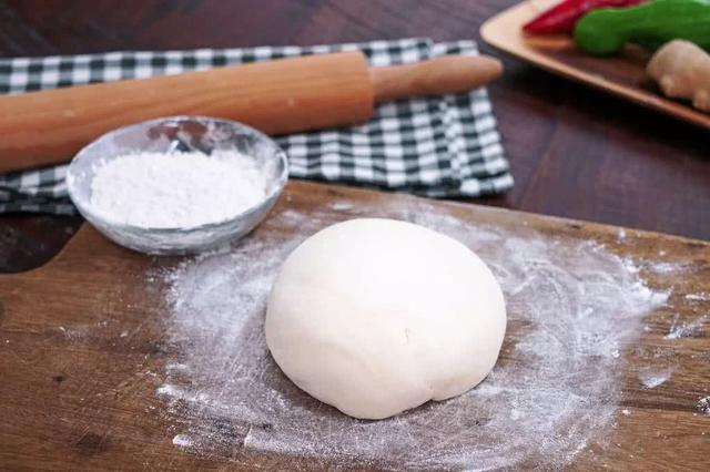 足不出户，吃正宗西安肉夹馍，肉末超足汁水香浓，搭配劲道白吉馍