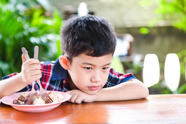 人是铁，饭是钢！医生告诉你：体内患癌的人，吃饭时有什么症状？