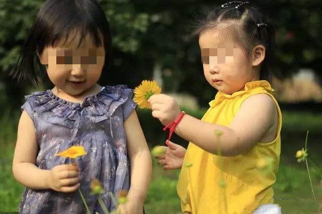 超级宝妈▲90后宝妈冲着大宝颜值生二胎，结果却“翻车了”，网友：失策了