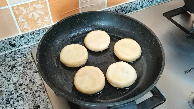 板栗酥饼的做法，层层酥脆，真材实料，健脾养胃，好吃又营养