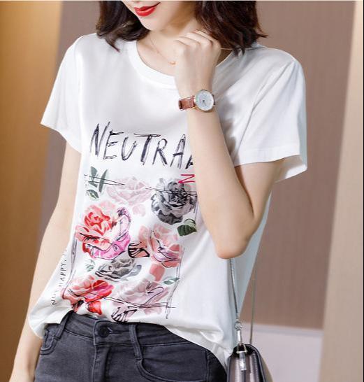 普拉达女王三伏天到了，连衣裙扔了吧，这些小衫，显瘦显肤白，走哪都特吸眼