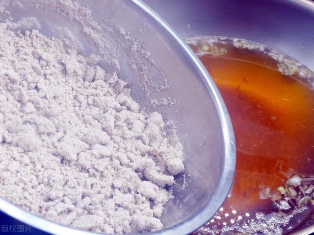 西红柿不要只会炒鸡蛋，拿来做早餐，酸甜可口营养足，孩子超爱吃