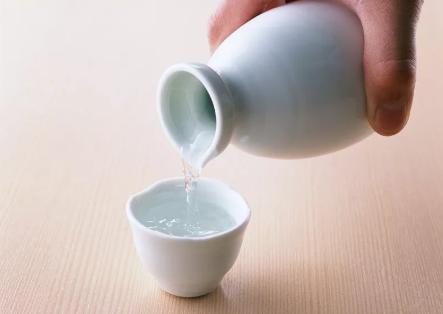 长沙60岁大爷每天一斤白酒喝出横纹肌溶解，专家：都是自行停饮惹的祸