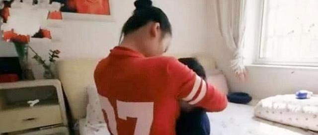 「你的育儿经」10岁男孩还没断奶，半夜母亲哺乳，网友：父母的言行必定影响孩子