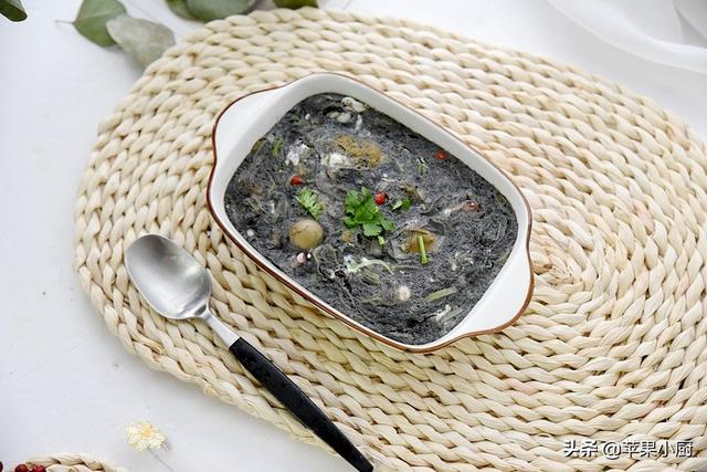 三个鸡蛋一段葱，蒸的小海鲜味道真不错，好吃不好看，真挺鲜的