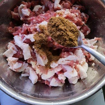 简单易做的#家庭烤箱版羊肉串#，让人吃了还想吃