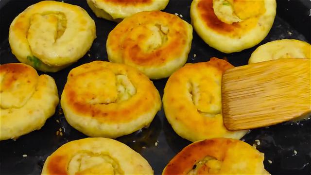 燕麦这样做太好吃了，往里面加3个鸡蛋，比油条好吃，比馅饼简单