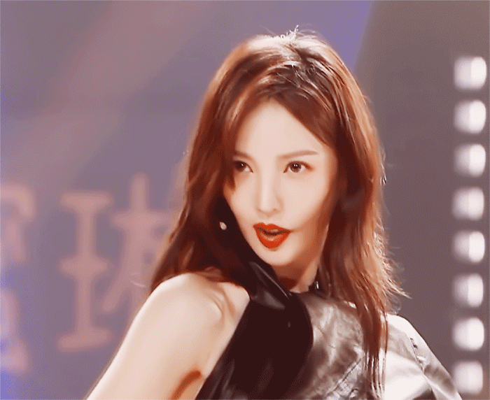 资讯早知道|娱哥原创娱评：乘风破浪的姐姐吸流成功 经理人杜华为啥被骂？