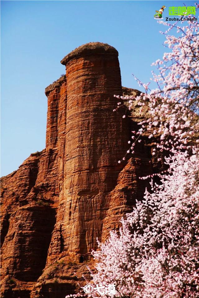 旅行百事通:甘肃有座小城,丹霞中的杏花村,被称为全国奇观!却少有游人