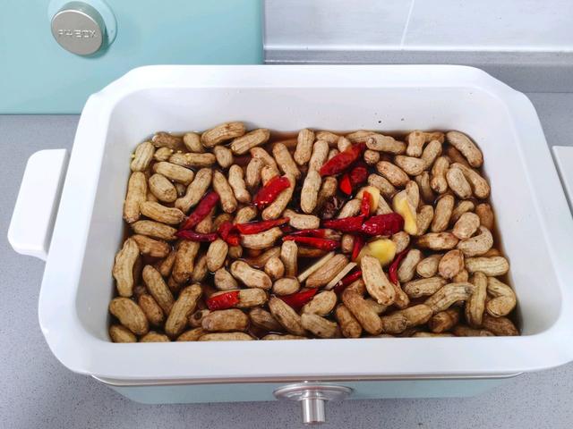 香辣花生的做法：美味无比，做法还简单