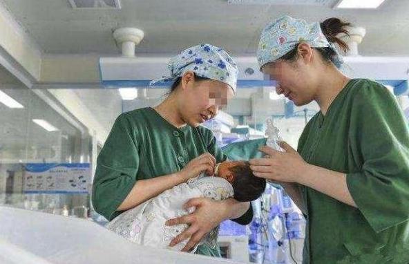 超级宝妈■妈妈给娃取名“余林”，办出生证却打错，宝妈看后却乐坏了