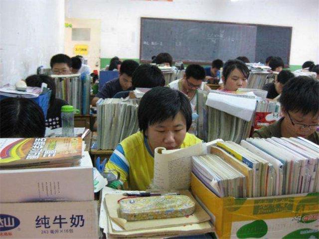超级宝妈：孩子课间10分钟做什么？看这组图，网友：隔着屏幕都能感受到压力